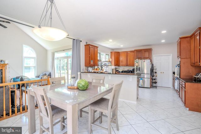 37 KINGLET DR S, Cranbury, NJ 08512
