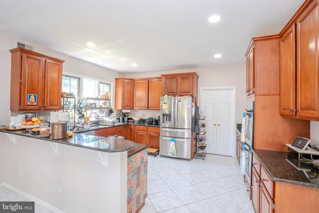 37 KINGLET DR S, Cranbury, NJ 08512