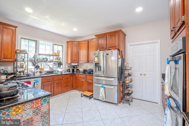 37 KINGLET DR S, Cranbury, NJ 08512