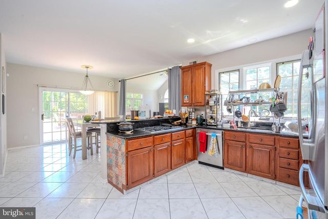 37 KINGLET DR S, Cranbury, NJ 08512
