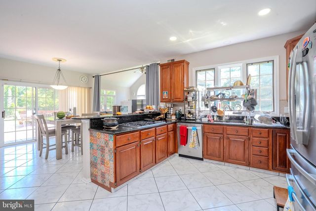 37 KINGLET DR S, Cranbury, NJ 08512
