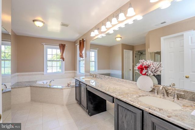 37 KINGLET DR S, Cranbury, NJ 08512