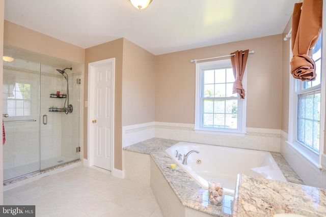37 KINGLET DR S, Cranbury, NJ 08512