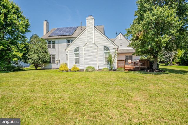 37 KINGLET DR S, Cranbury, NJ 08512