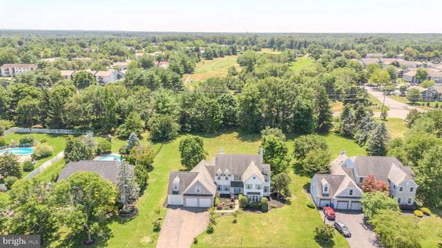 37 KINGLET DR S, Cranbury, NJ 08512