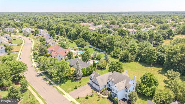37 KINGLET DR S, Cranbury, NJ 08512