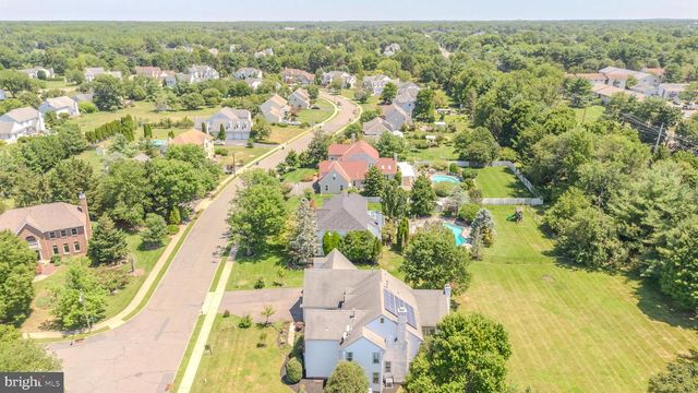 37 KINGLET DR S, Cranbury, NJ 08512