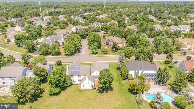 37 KINGLET DR S, Cranbury, NJ 08512