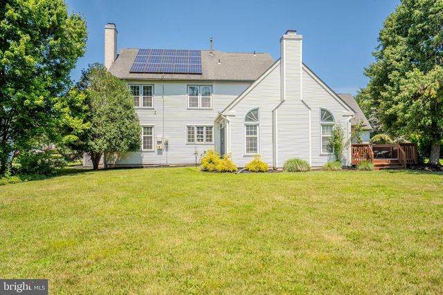 37 KINGLET DR S, Cranbury, NJ 08512