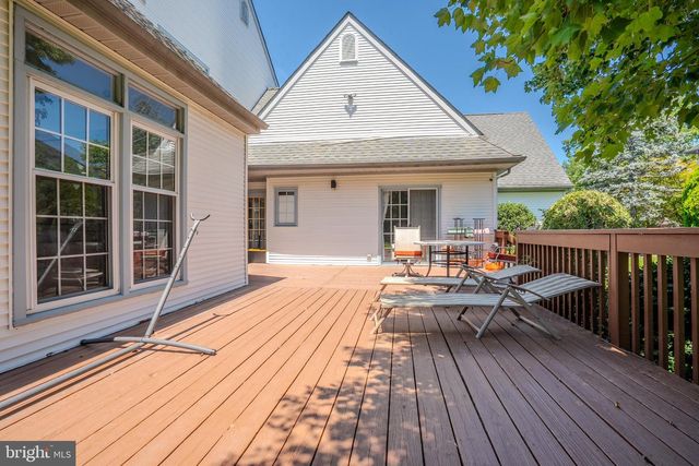 37 KINGLET DR S, Cranbury, NJ 08512