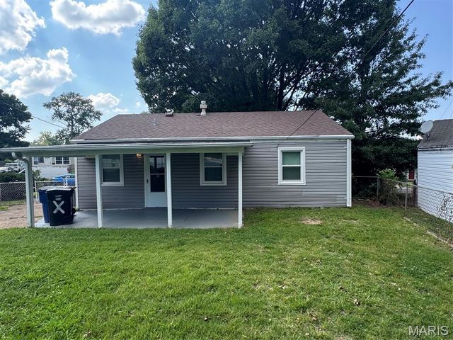 3148 Saint David Lane, St Ann, MO 63074