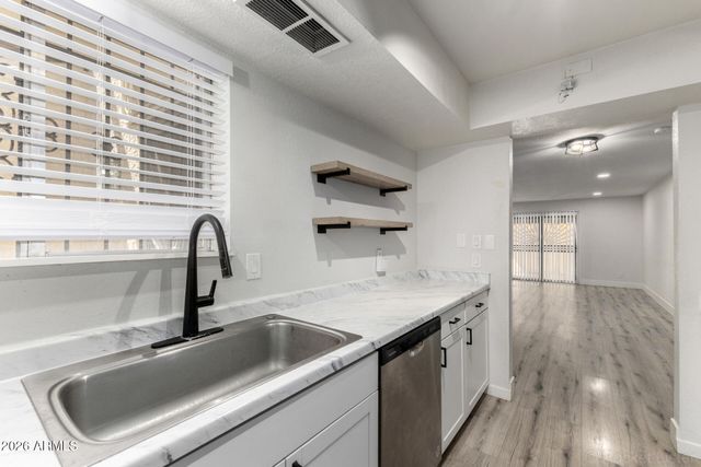 4558 W MARYLAND Avenue, Glendale, AZ 85301