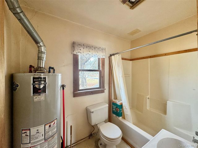 1 Royal Acres Drive, Middletown, NY 10940