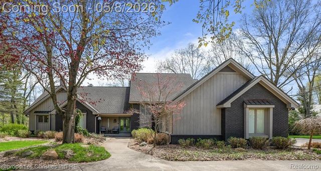 1071 Woodbridge Lane, Oakland Charter Township, MI 48306