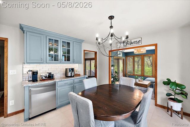 1071 Woodbridge Lane, Oakland Charter Township, MI 48306