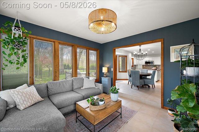 1071 Woodbridge Lane, Oakland Charter Township, MI 48306