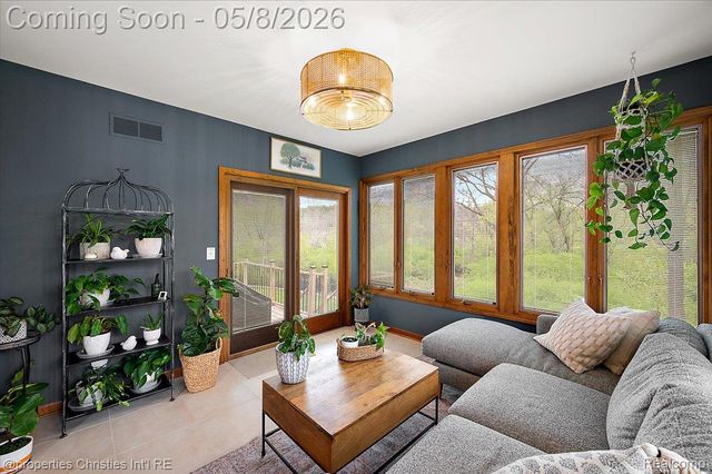 1071 Woodbridge Lane, Oakland Charter Township, MI 48306