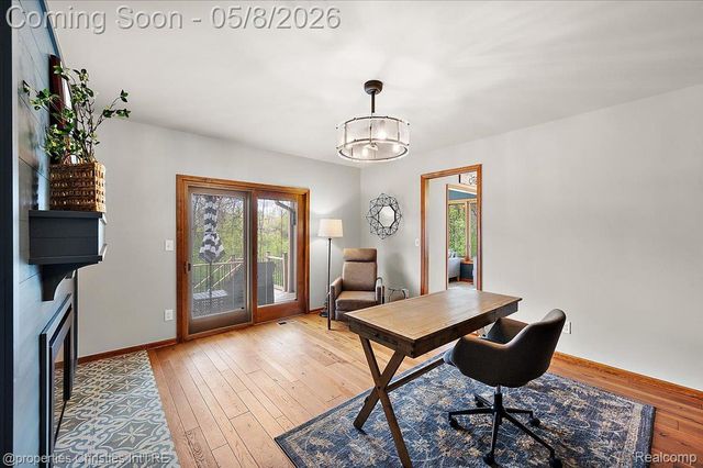 1071 Woodbridge Lane, Oakland Charter Township, MI 48306