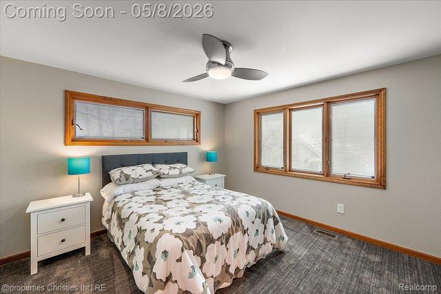 1071 Woodbridge Lane, Oakland Charter Township, MI 48306