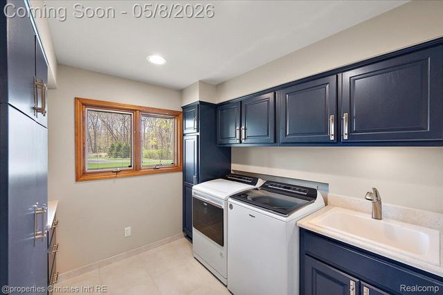1071 Woodbridge Lane, Oakland Charter Township, MI 48306