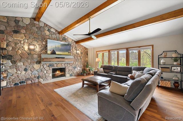 1071 Woodbridge Lane, Oakland Charter Township, MI 48306