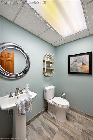 1071 Woodbridge Lane, Oakland Charter Township, MI 48306