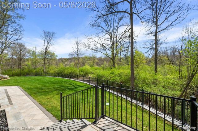 1071 Woodbridge Lane, Oakland Charter Township, MI 48306