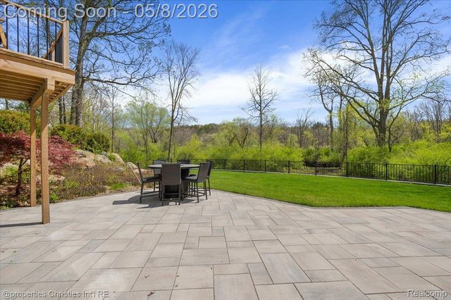 1071 Woodbridge Lane, Oakland Charter Township, MI 48306