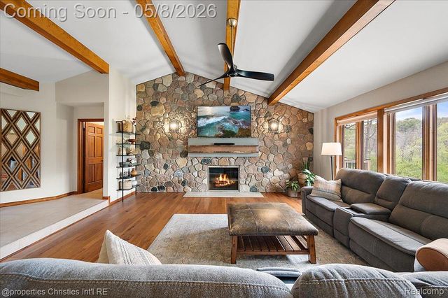 1071 Woodbridge Lane, Oakland Charter Township, MI 48306