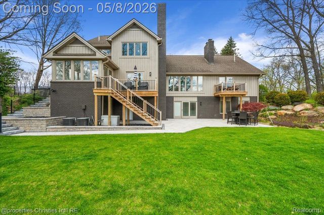 1071 Woodbridge Lane, Oakland Charter Township, MI 48306