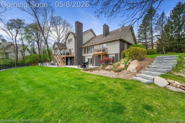 1071 Woodbridge Lane, Oakland Charter Township, MI 48306