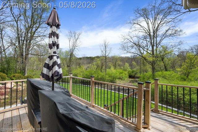 1071 Woodbridge Lane, Oakland Charter Township, MI 48306