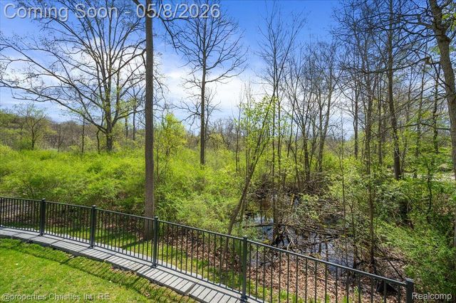 1071 Woodbridge Lane, Oakland Charter Township, MI 48306