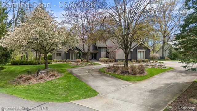 1071 Woodbridge Lane, Oakland Charter Township, MI 48306