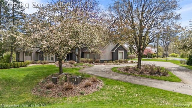 1071 Woodbridge Lane, Oakland Charter Township, MI 48306