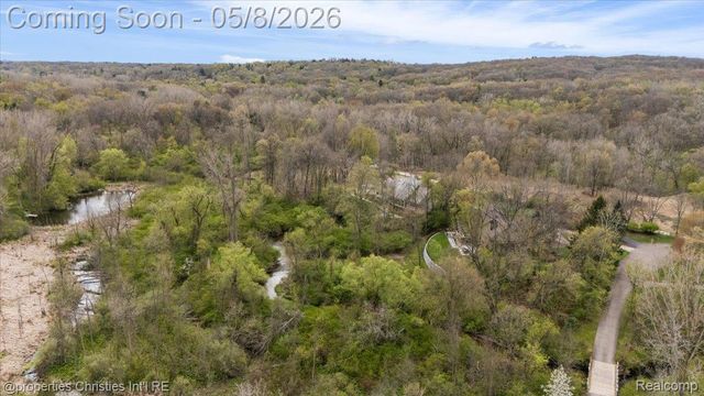 1071 Woodbridge Lane, Oakland Charter Township, MI 48306