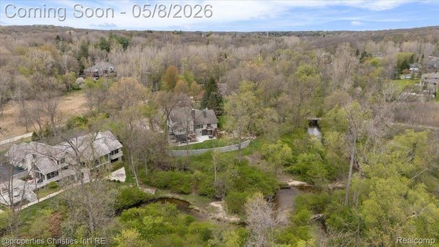 1071 Woodbridge Lane, Oakland Charter Township, MI 48306