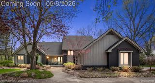 1071 Woodbridge Lane, Oakland Charter Township, MI 48306