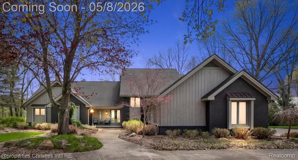 1071 Woodbridge Lane, Oakland Charter Township, MI 48306