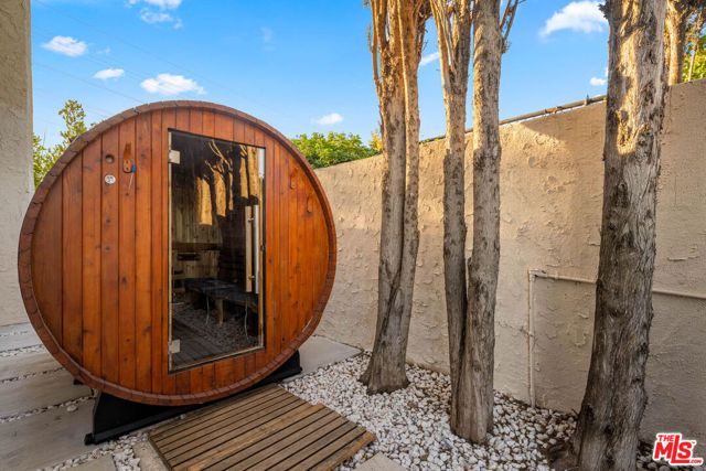 3722 Alonzo Avenue, Encino (los Angeles), CA 91316