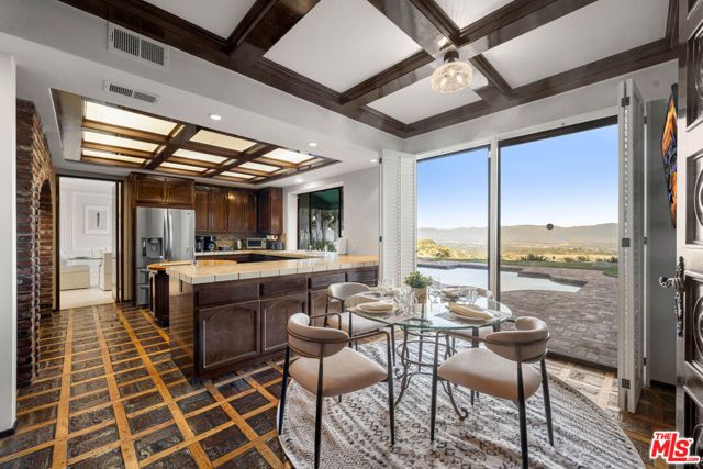 3722 Alonzo Avenue, Encino (los Angeles), CA 91316