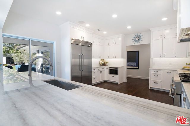 501 N Cahuenga Boulevard, Los Angeles, CA 90004