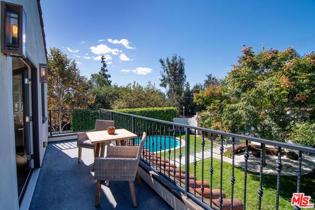 501 N Cahuenga Boulevard, Los Angeles, CA 90004