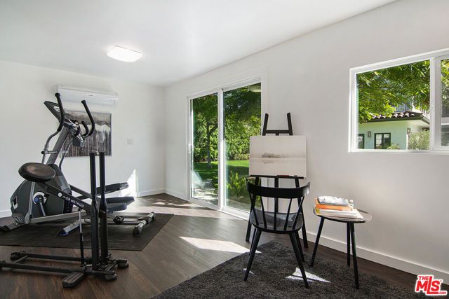 501 N Cahuenga Boulevard, Los Angeles, CA 90004