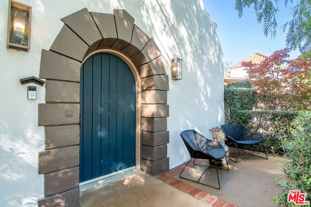 501 N Cahuenga Boulevard, Los Angeles, CA 90004