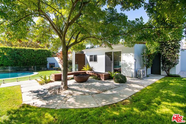 501 N Cahuenga Boulevard, Los Angeles, CA 90004