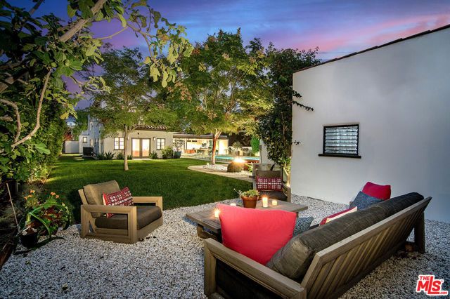 501 N Cahuenga Boulevard, Los Angeles, CA 90004