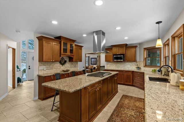 11163 Hammerstone Drive, South Lyon, MI 48178