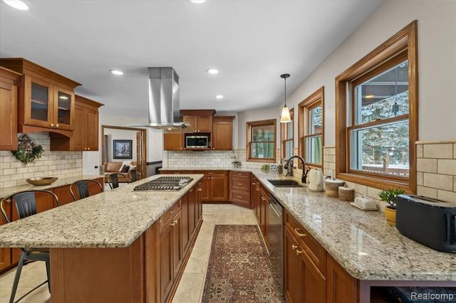 11163 Hammerstone Drive, South Lyon, MI 48178