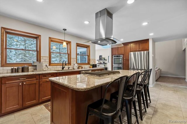 11163 Hammerstone Drive, South Lyon, MI 48178